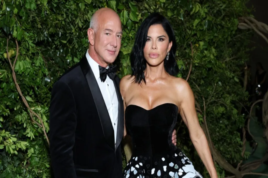 Jeff Bezos Girlfriend Age
